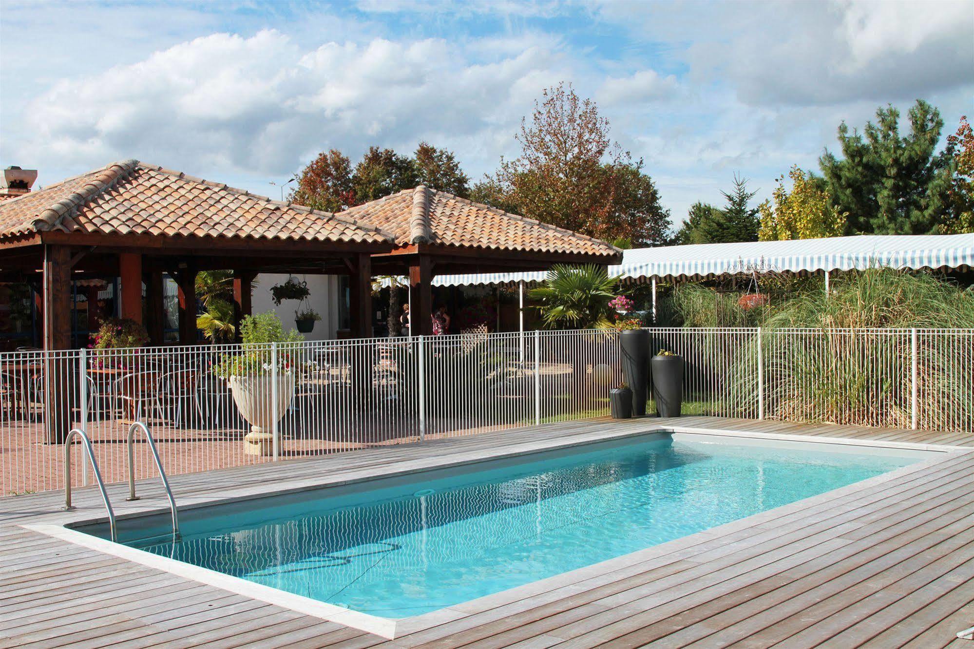 Hotel L'Etoile Bleue Mérignac Exterior foto